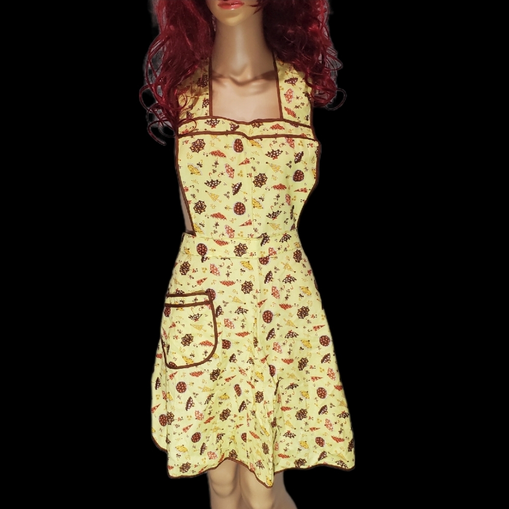 Vintage Knee Length Bib Apron Ties In Back Yellow With Umbrella Print EUC
